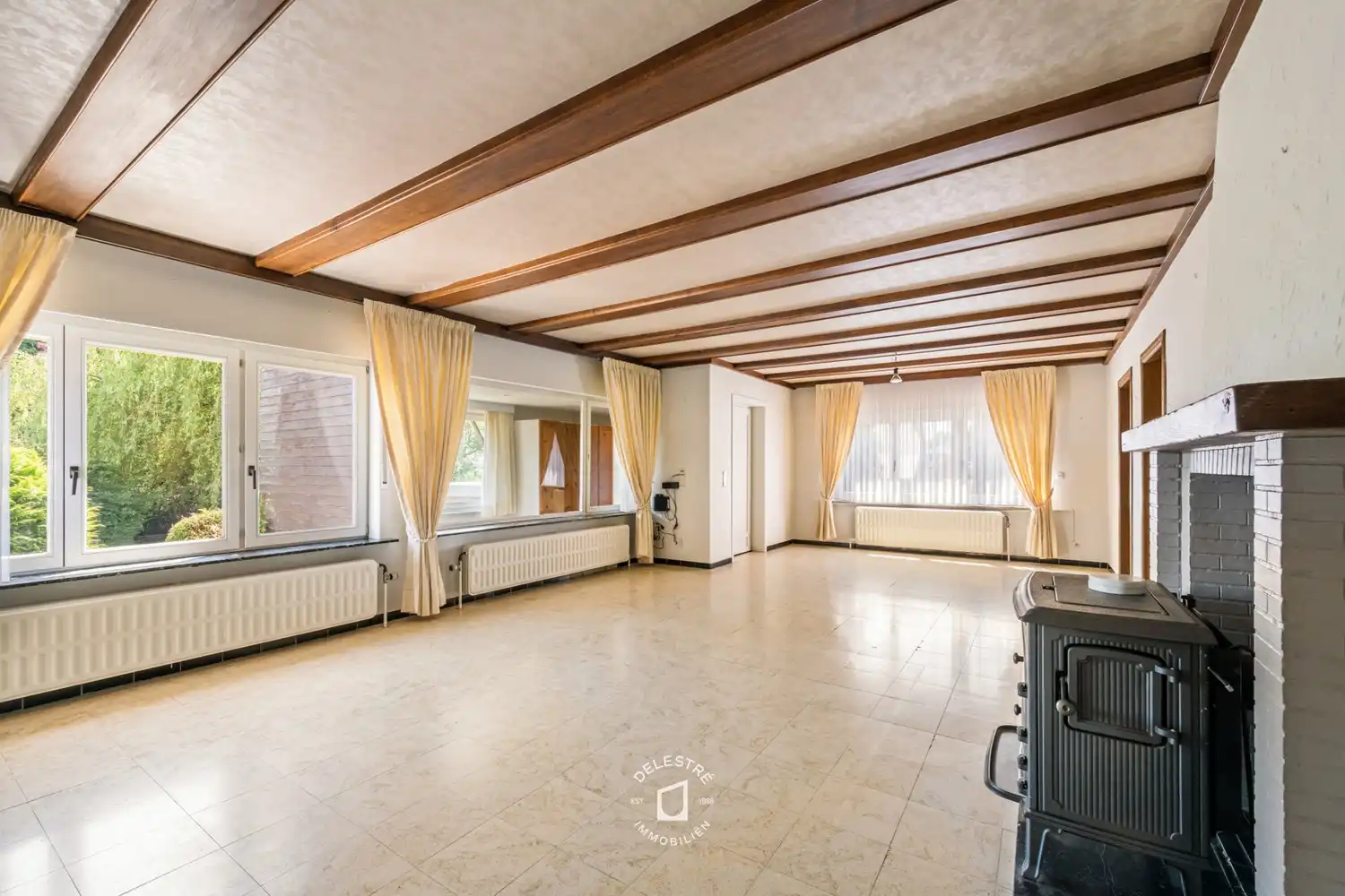 Ruimte, rust en potentieel: solide gezinswoning met volledige onderkeldering op 1.156 m² foto 8