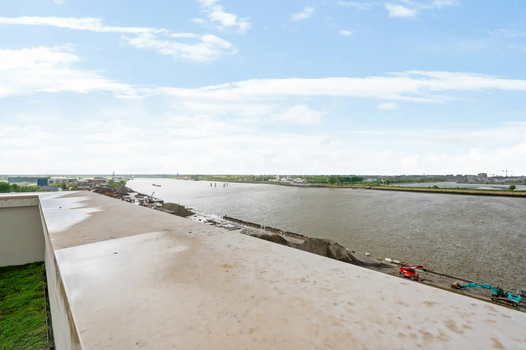 1-slpk app. met terras en zicht op Schelde en binnenpark foto 13