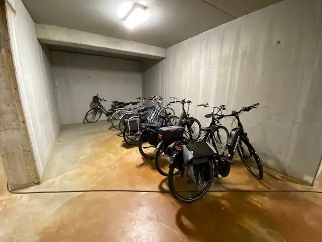 Ruim en instapklaar appartement met 3 slaapkamers, 2 terrassen en garage. foto 35