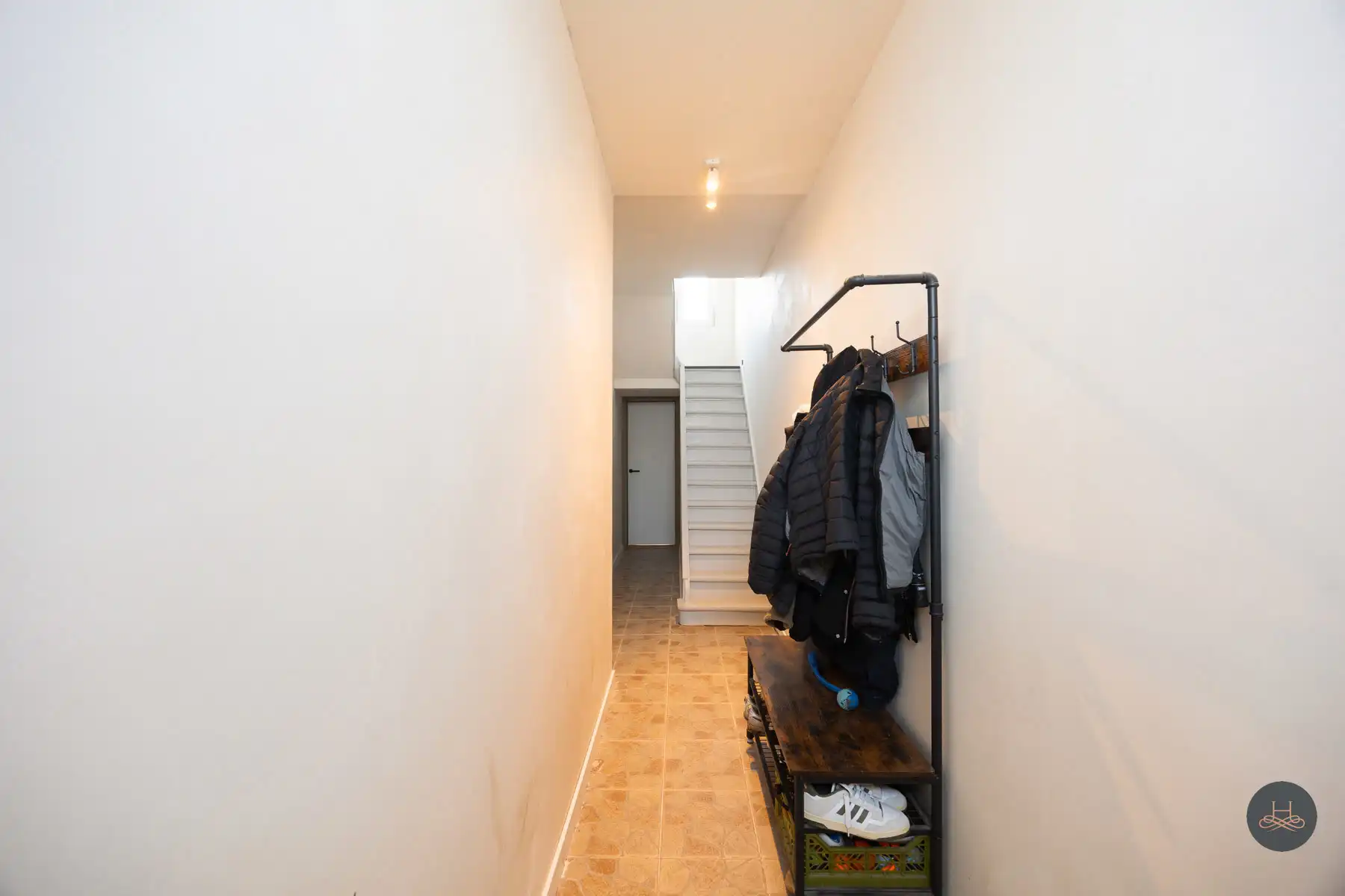 Recent vernieuwde en ruime gezinswoning met tuin en terras foto 11