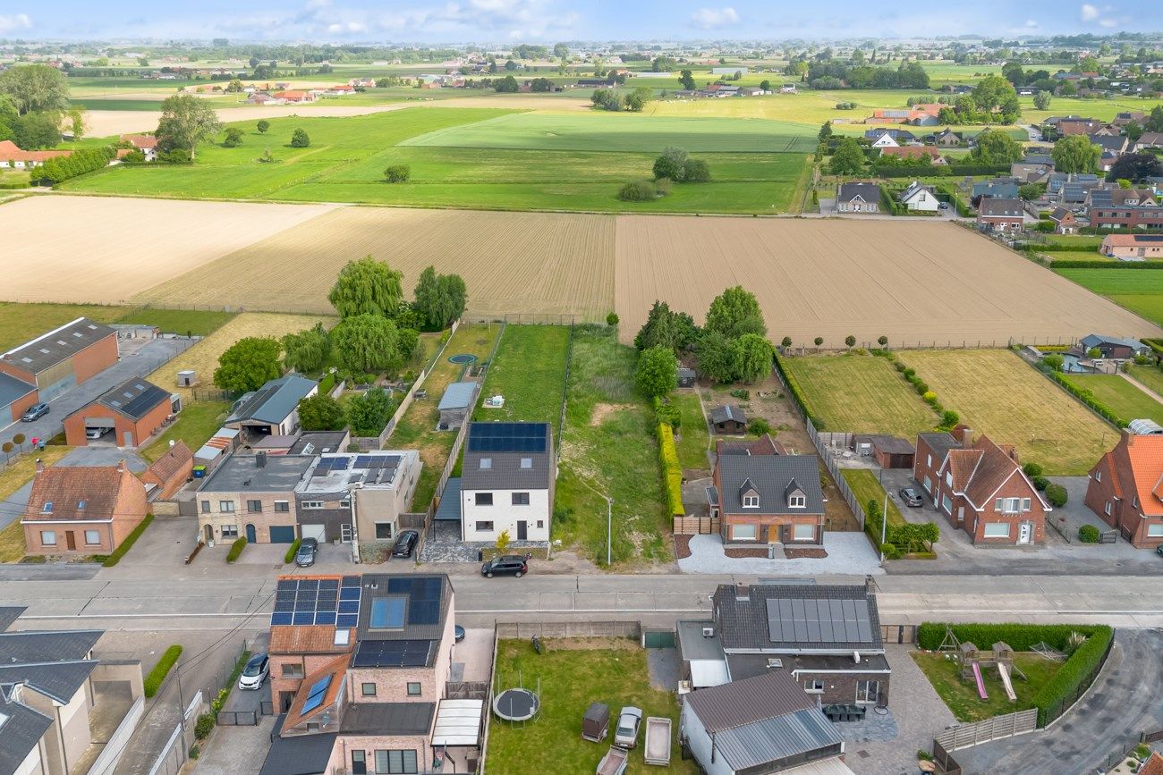 Mooie bouwgrond van 1027 m² met open zicht foto {{pictureIndex}}