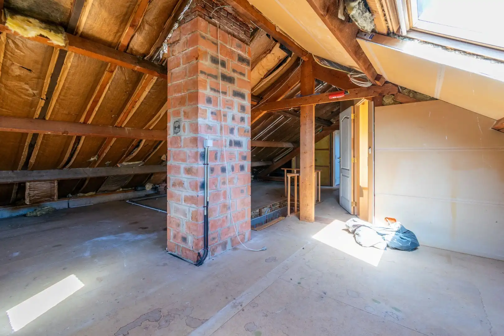 Een ruime (250m²), te moderniseren villa!! foto 13