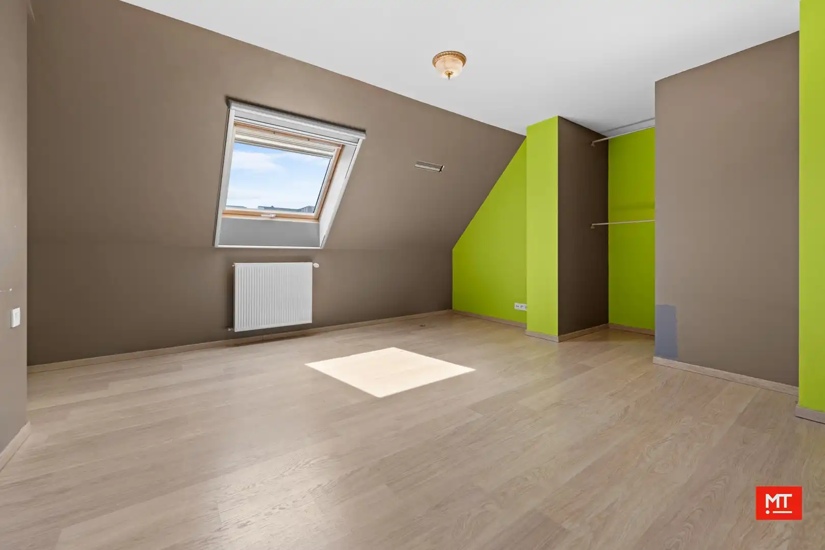Ruim appartement (109 m²) met 2 slaapkamers en garage te koop in de dorpskern van Beselare foto 10