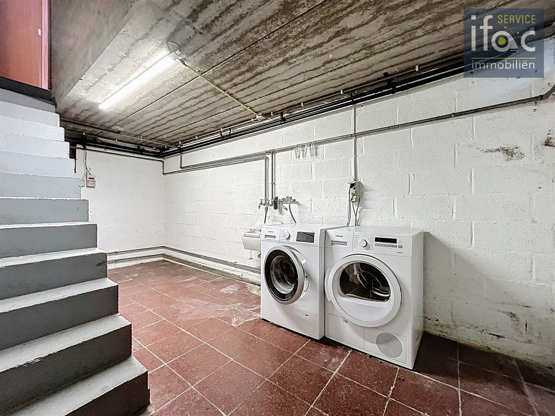 Villa met 5 slaapkamers, 2 badkamers op uitstekende locatie foto 7