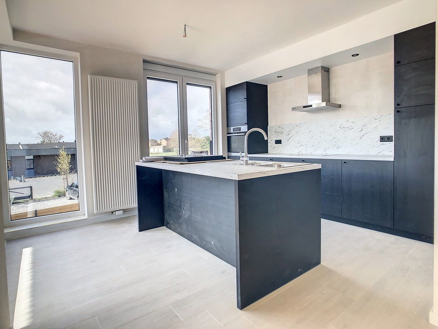 Nieuwbouwappartement met parkeerplaats in centrum Staden foto {{pictureIndex}}