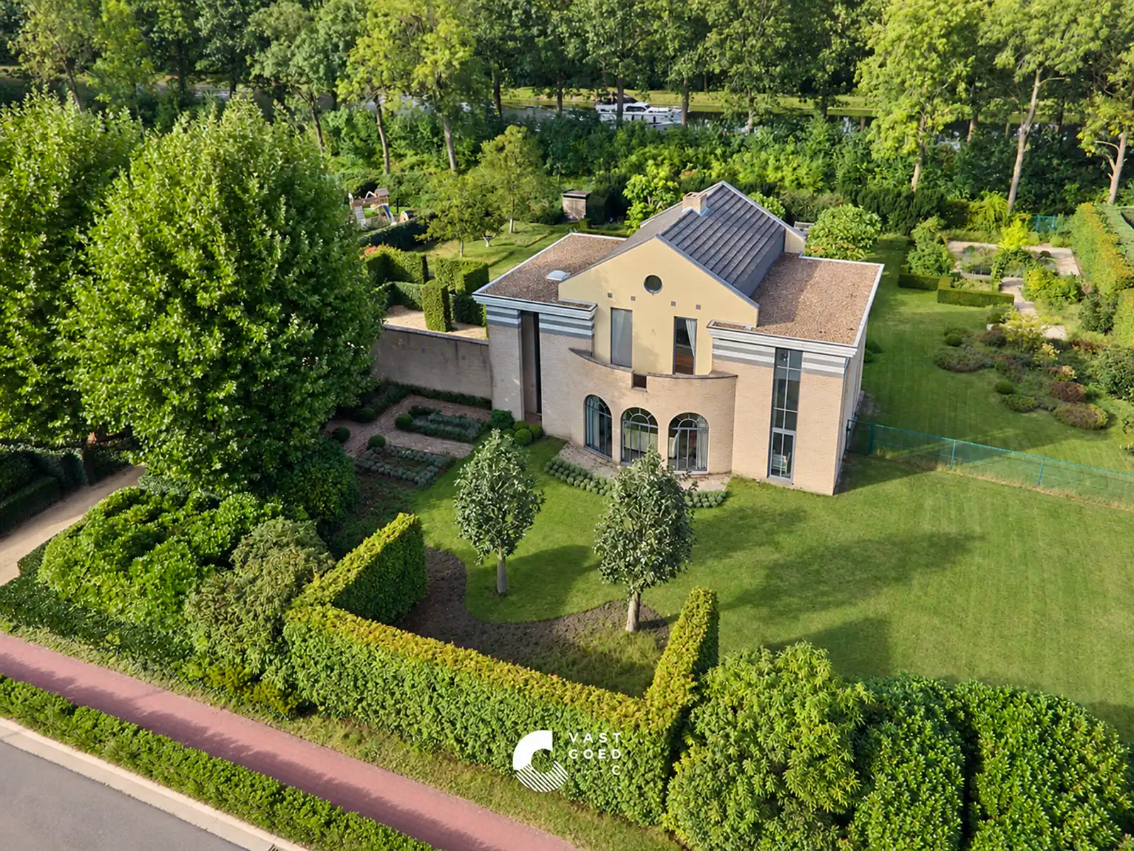Villa te koop foto {{pictureIndex}}