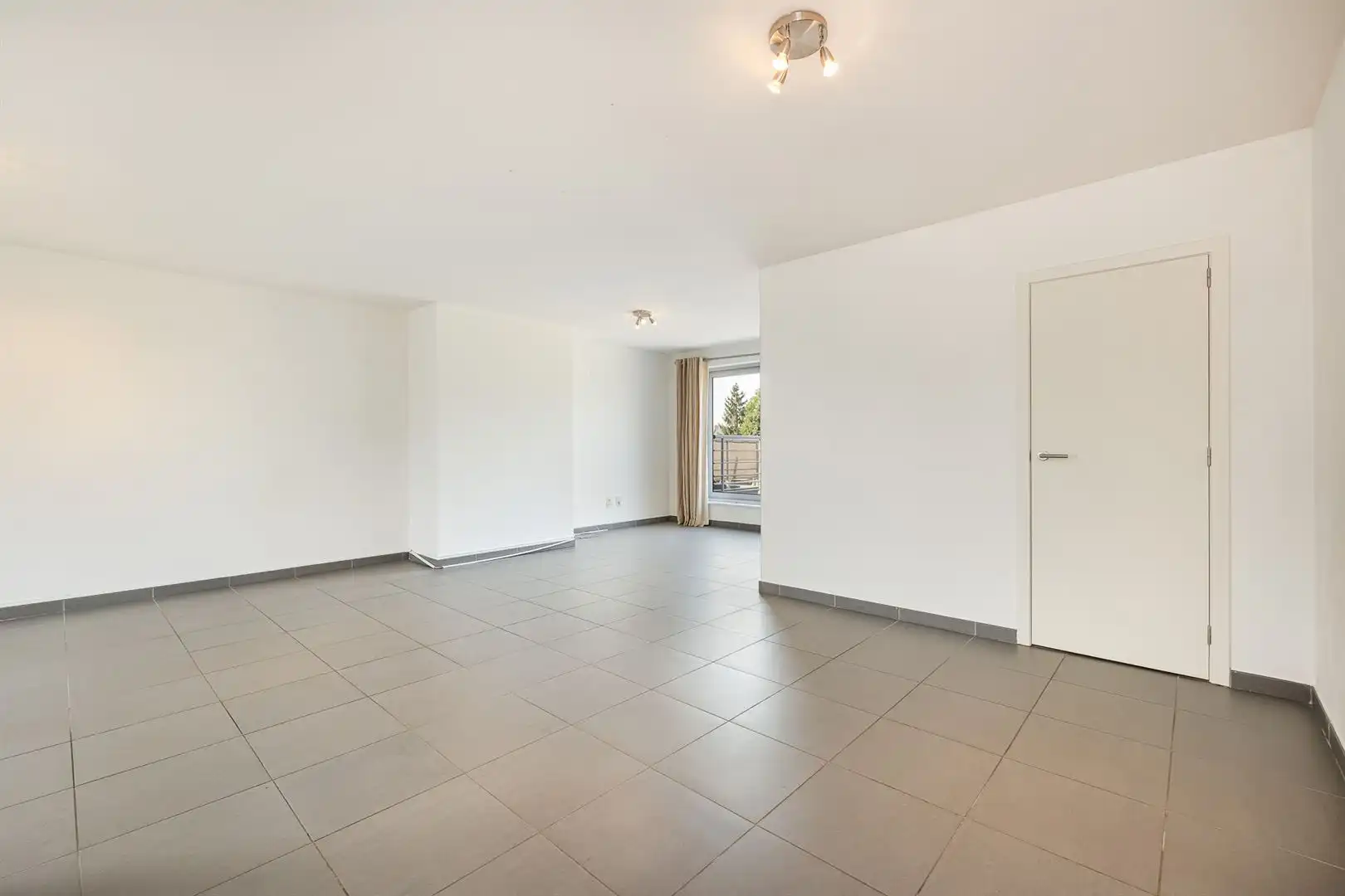 Lichtrijk dakappartement met 2 slaapkamers en ruim terras foto 2