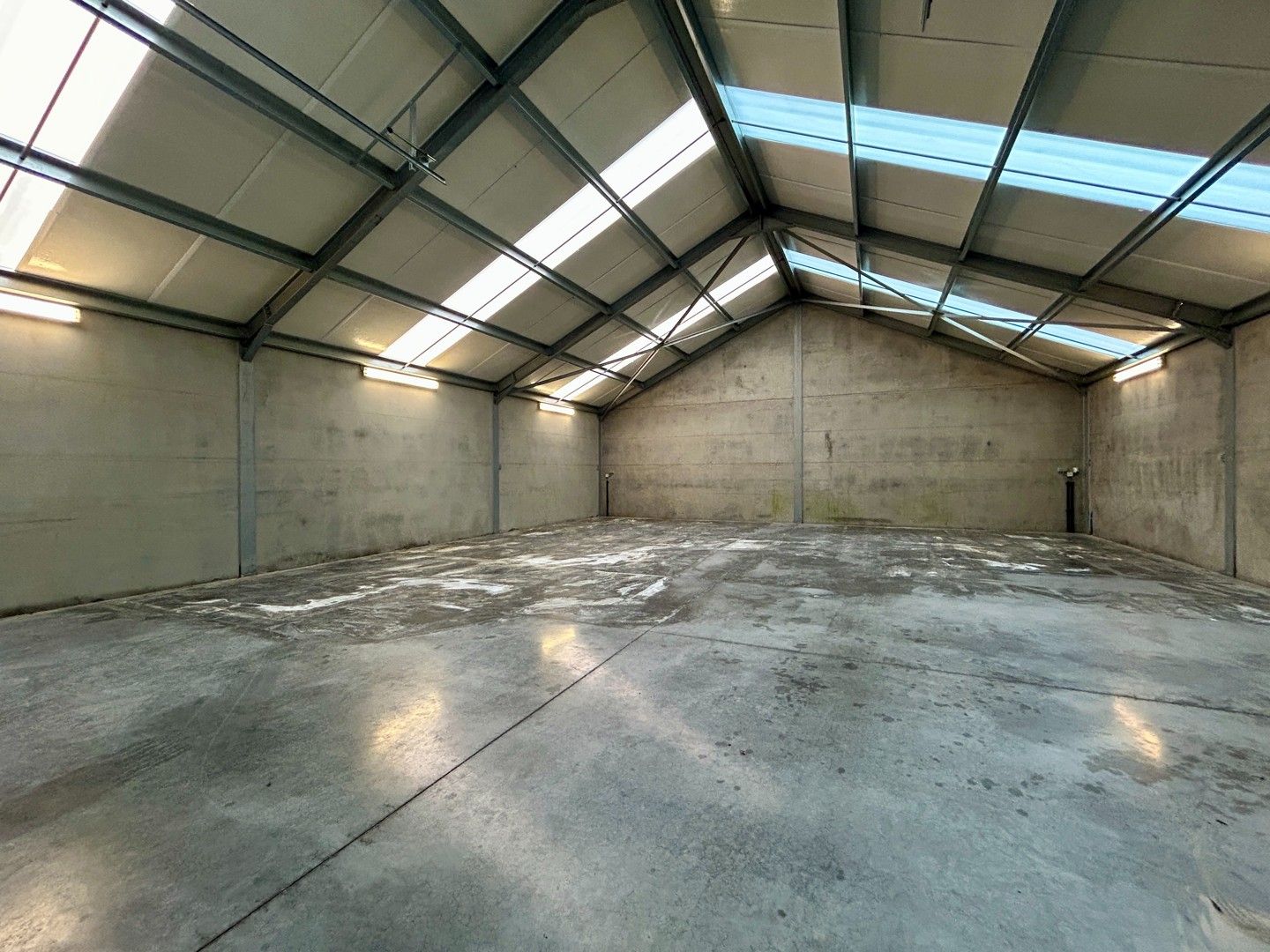 Ruime opslagplaats te Koolskamp (Ardooie)! foto 3