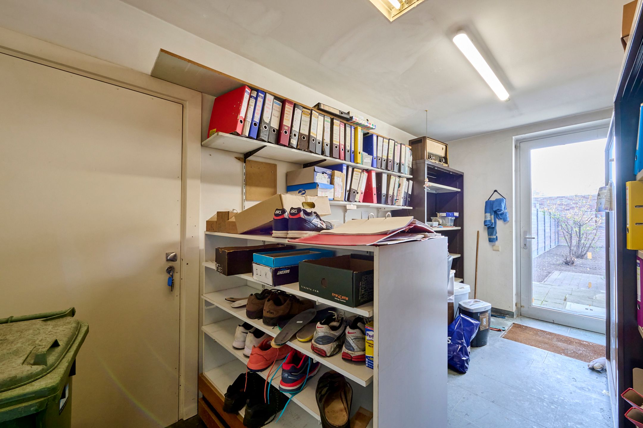 Ruim handelspand met bovenliggend appartement foto 13