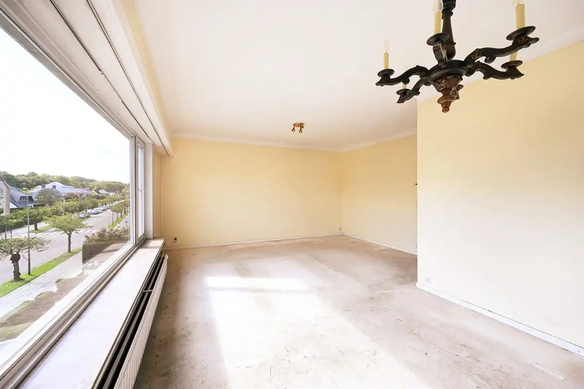Lichtrijk te renoveren hoekappartement in hartje Brasschaat foto 6