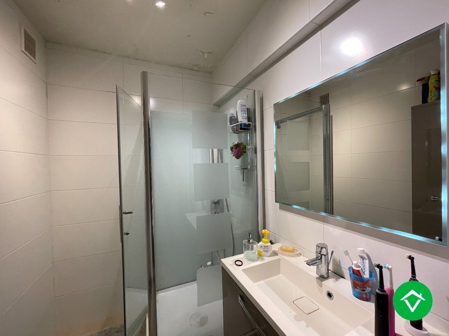 Centraal gelegen appartement met 2 slaapkamers en garage te Roeselare foto 9