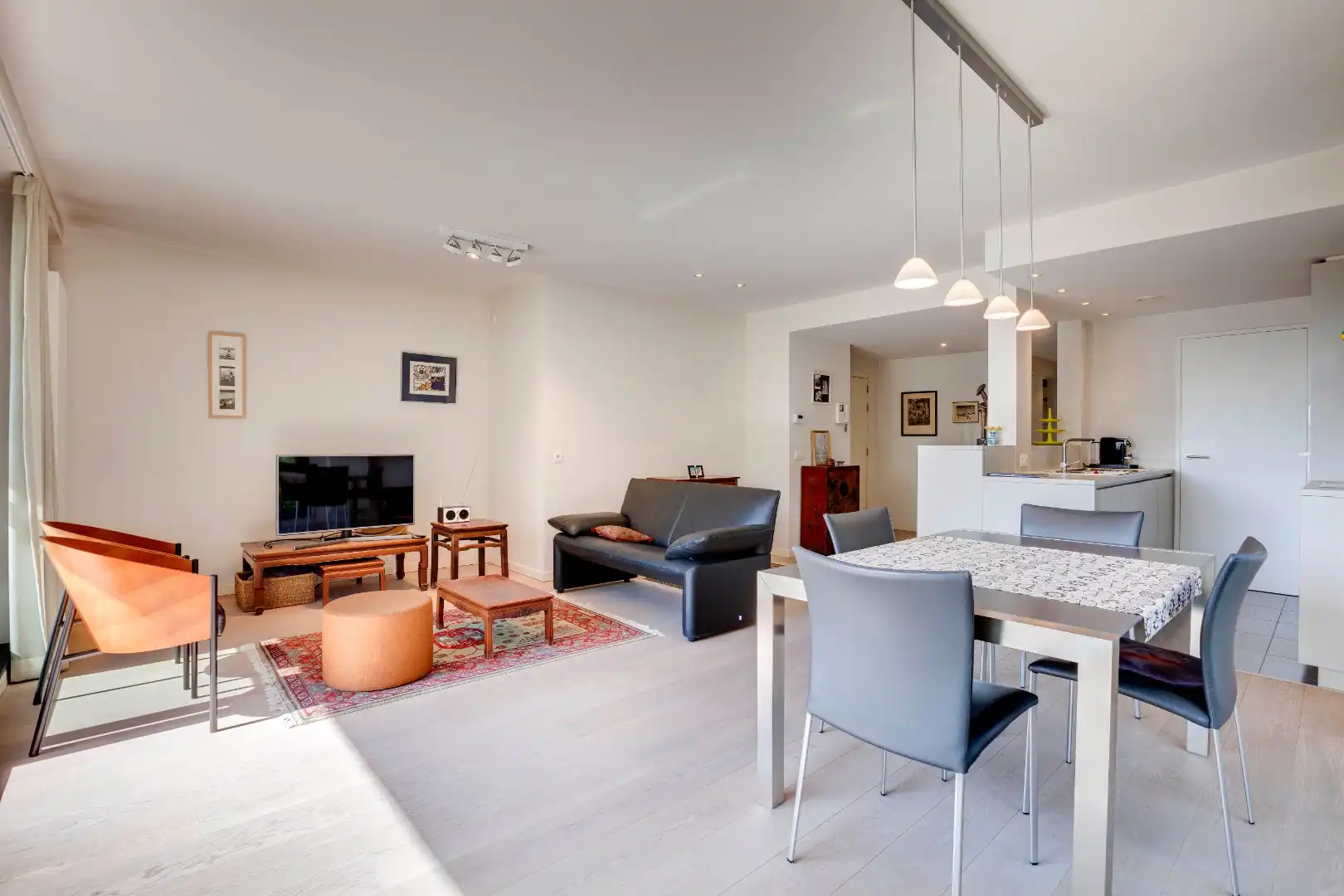 Instapklaar modern appartement  met terras en ondergrondse staanplaats foto 4