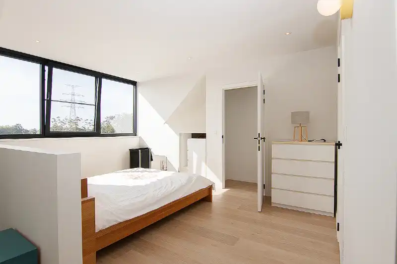 Zeer recent, doordacht en ingrijpend gerenoveerde gezinswoning gelegen op een zeer gewilde locatie! foto 27