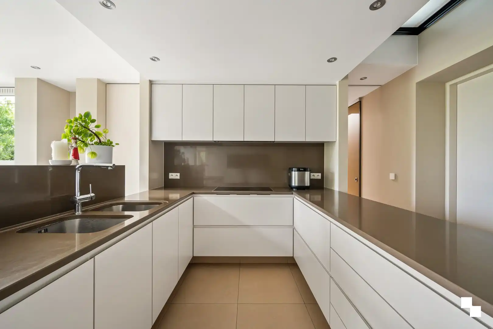 Uitzonderlijk ruime eigendom met 507 m² bewoonbare oppervlakte en weideland foto 7