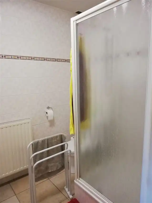 Verzorgd gelijkvloers app. met 2 slpk., terras en garage foto 13