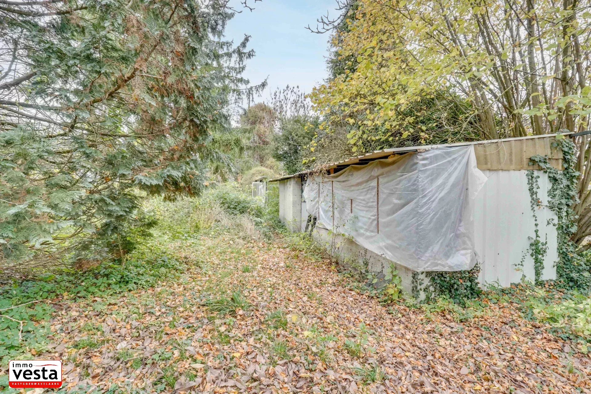 Te renoveren woning op goede locatie foto 14