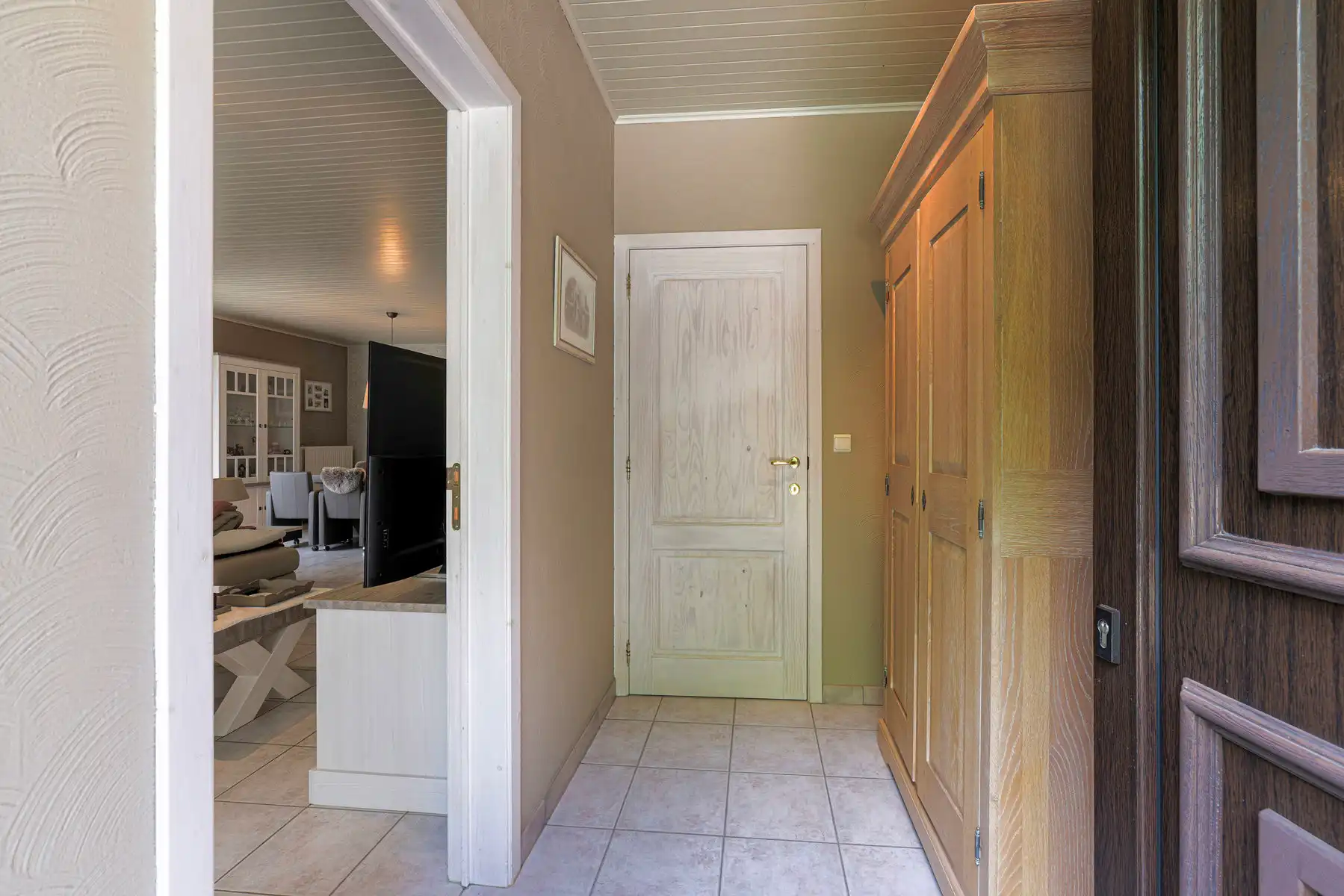 Instapklare woning met 3 slpkrs op een grond van 1.295m² foto 4