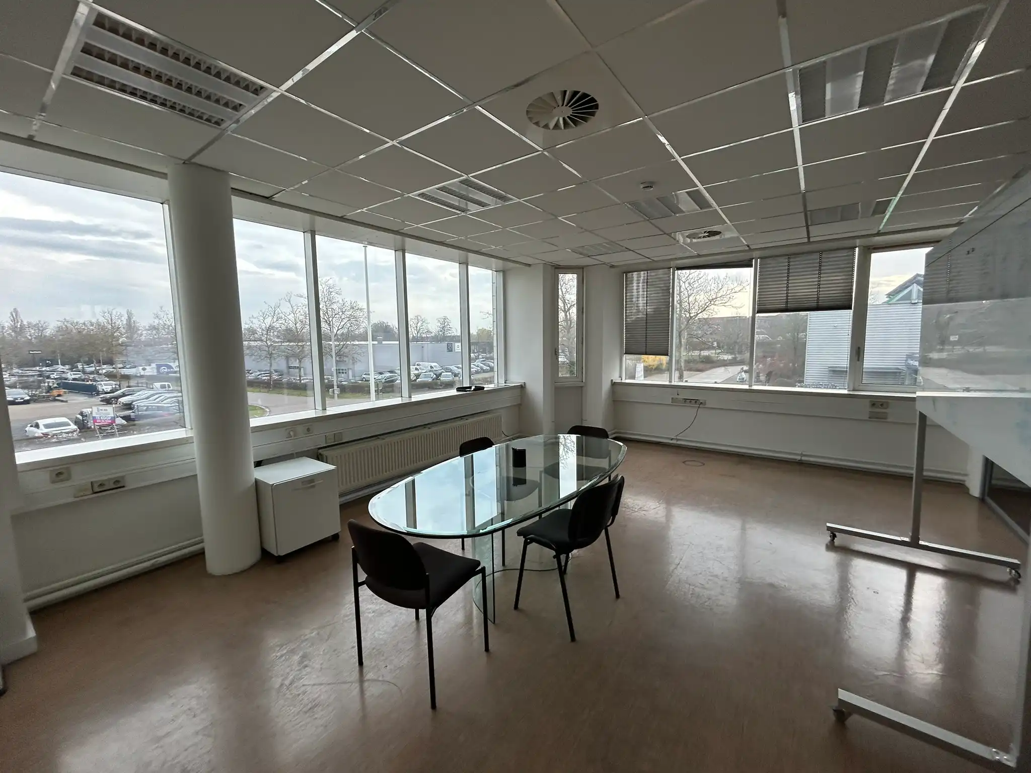 Uitstekend gelegen industrieel gebouw met kantoren op 272are foto 17