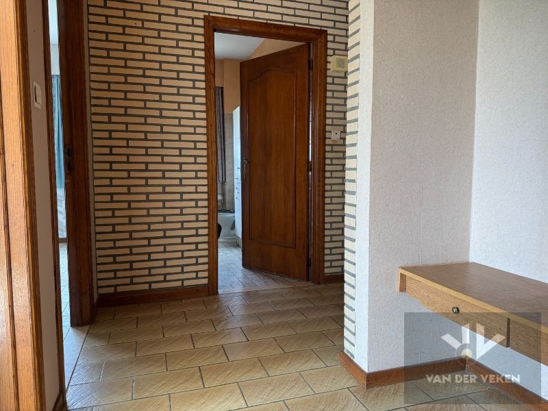 Te renoveren, ruim, centraal en toch rustig gelegen glvl 2-slpkapp met ruim terras nabij centrum Halveweg Zonhoven foto 15