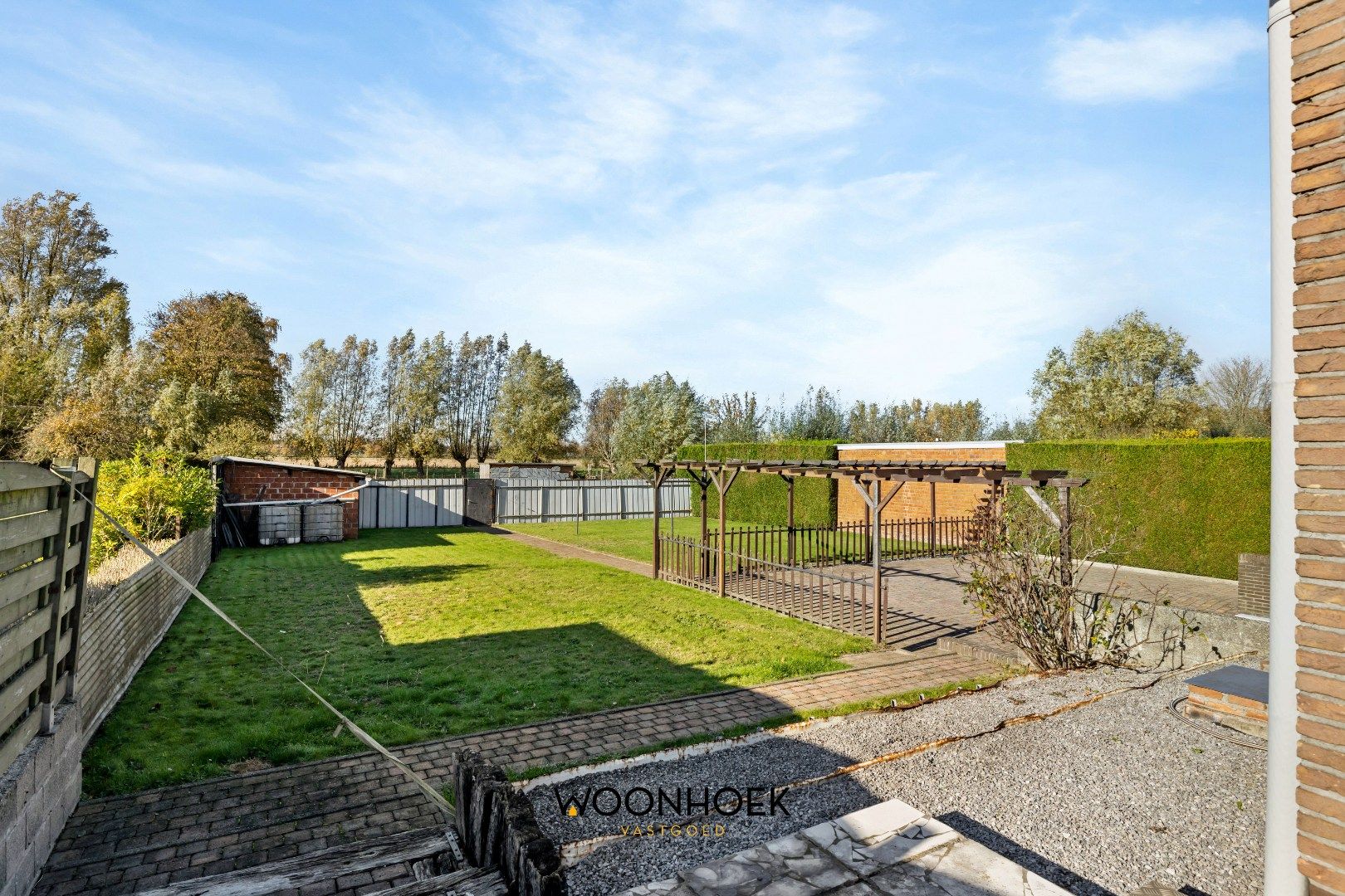 Open bebouwing op 976m² met 3 slaapkamers te Moerbeke! foto 2