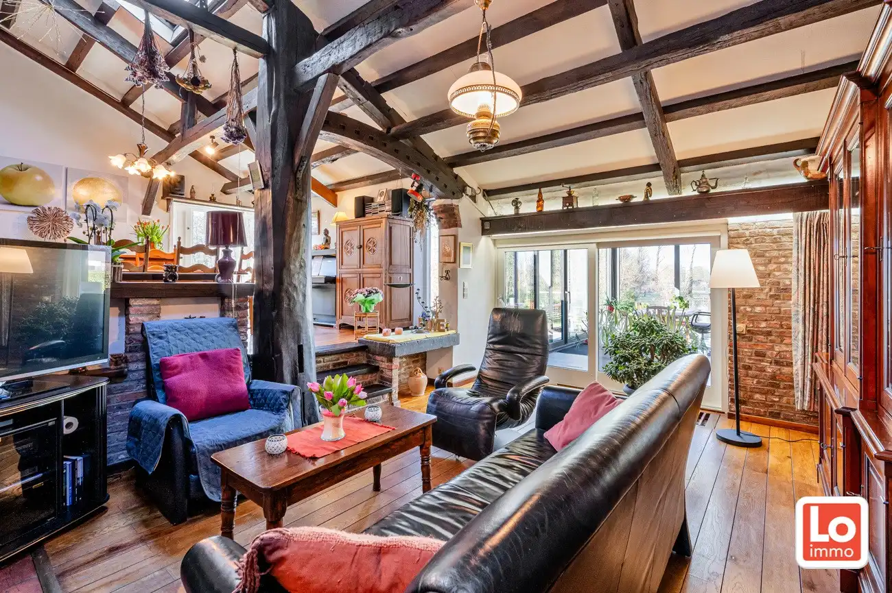 VERKOCHT! Charmante alleenstaande woning met inpandige dubbele garage en grote tuin met aanpalend bos (1ha) op een rustige locatie nabij het centrum van Wachtebeke! foto 5