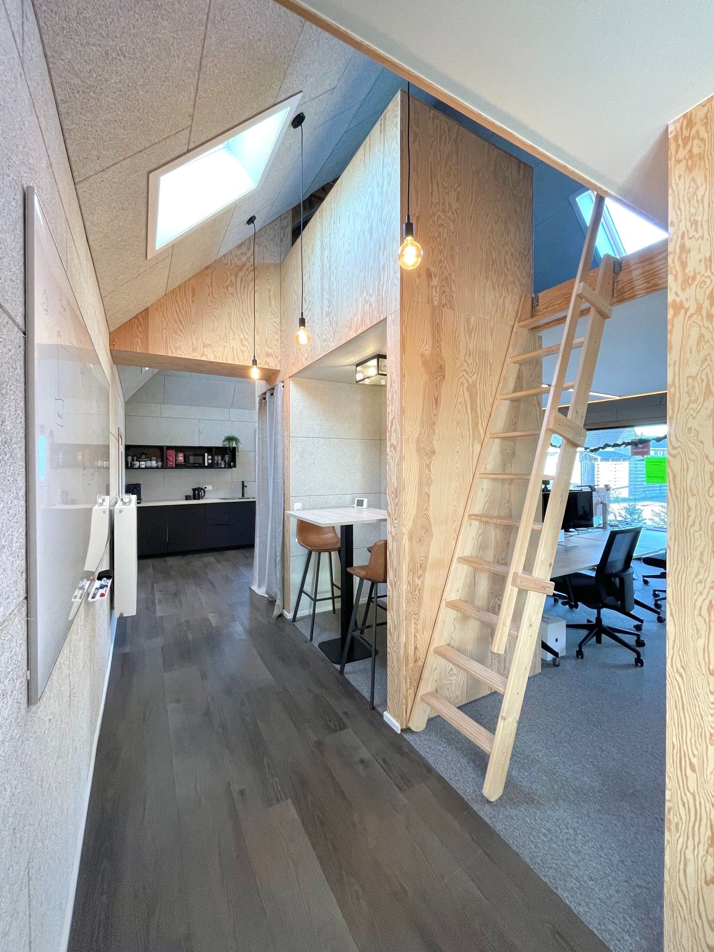 HALFOPEN WONING MET VEEL MOGELIJKHEDEN foto 31