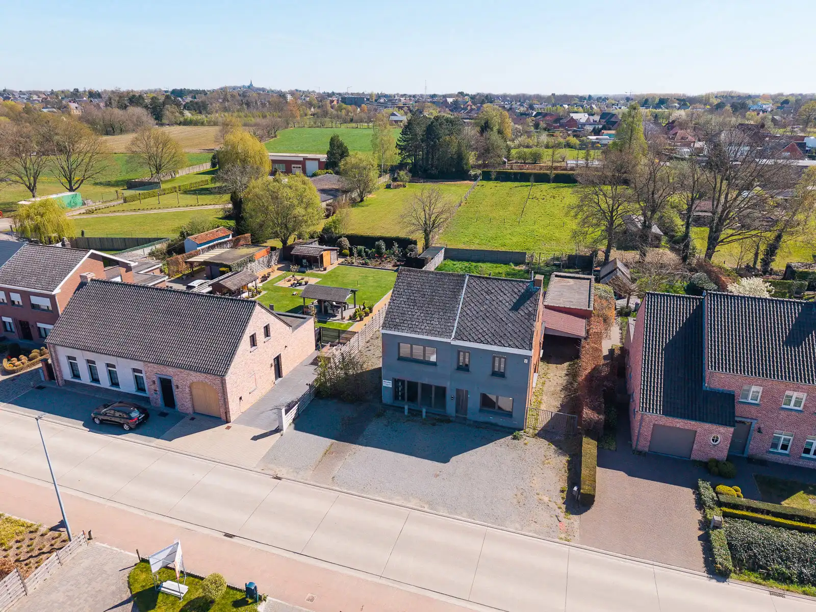 Woning met mogelijkheid tot handelszaak en weide van 3109 m² foto 2