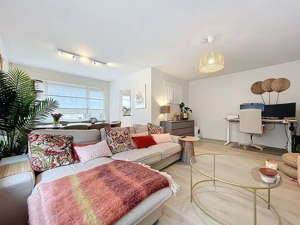Gerenoveerd hoekappartement GLV  (2 slpks + dressing/bureau/babykamer) met tuin en garage foto 4