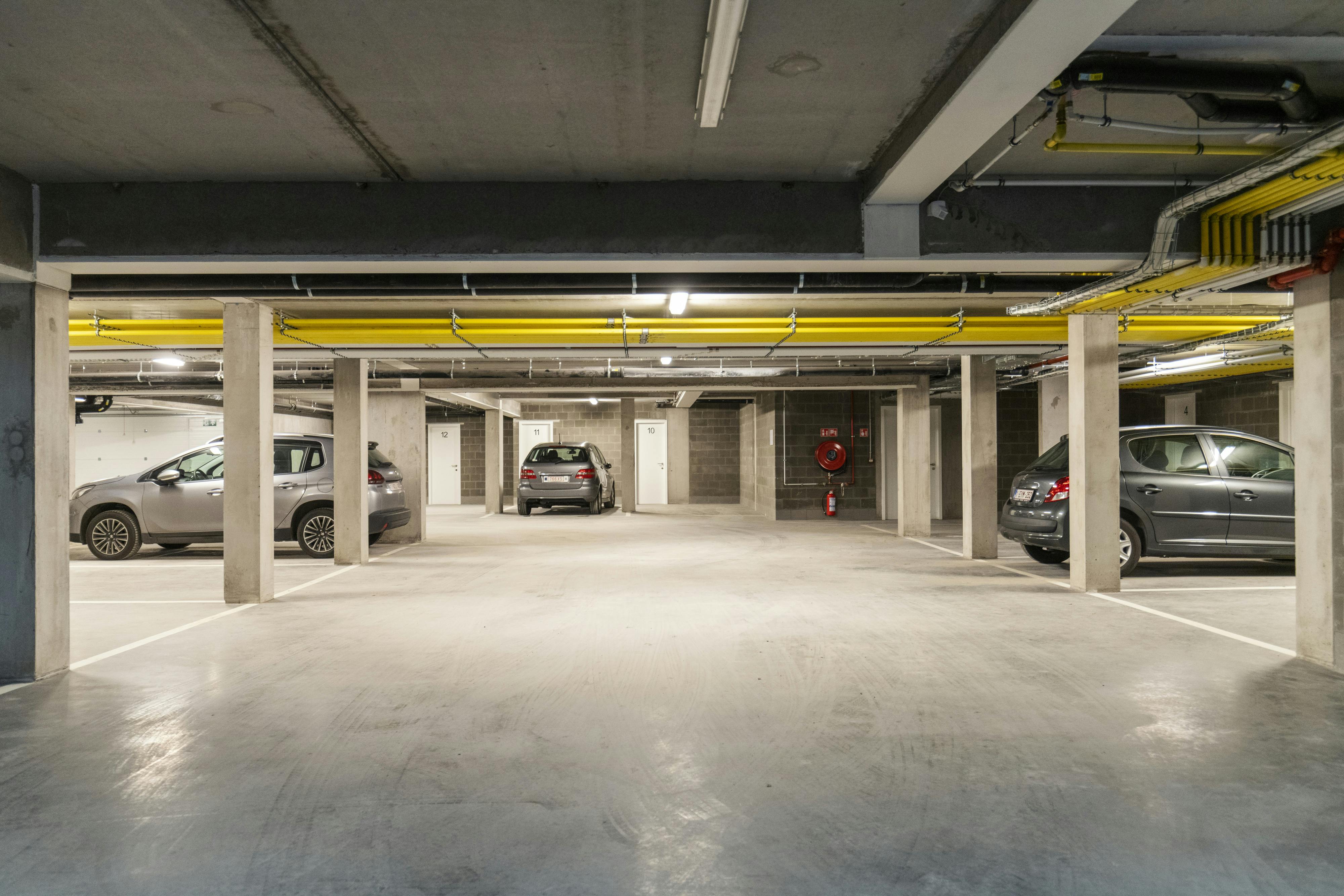 Ruime ondergrondse garagebox te koop in Deerlijk foto 5