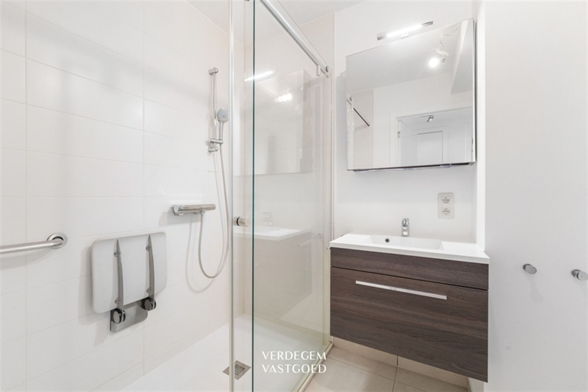 Zeer rustig gelegen appartement op de 1ste verdieping met 2+1 slaapkamers en 2 autostaanplaatsen foto 8