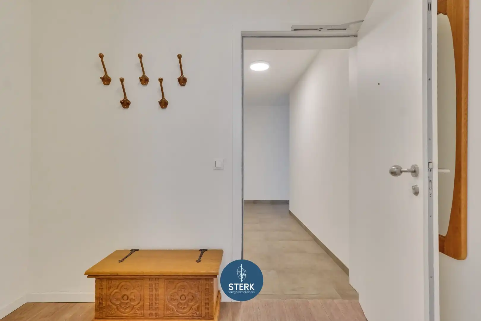 RECENT APPARTEMENT INCLUSIEF PARKING + 2 BERGINGEN IN CENTRUM LANAKEN !  foto 7