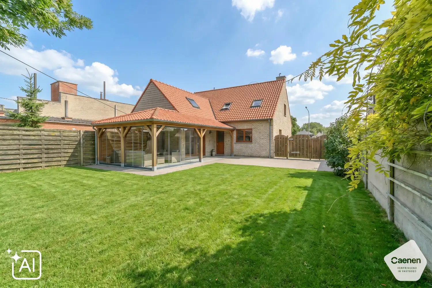 DE PANNE: Gezinswoning met 4 slaapkamers (waarvan 1 gelijkvloers), bureauruimte, 2 badkamers en tuin op 1.250m² totale grondopp. foto 2