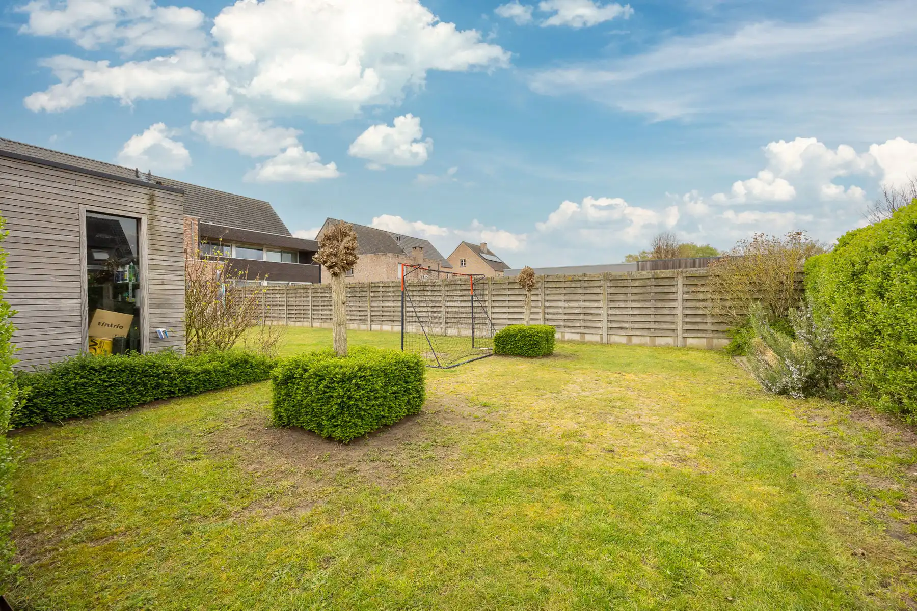 Ruime gezinswoning met tuin en 3 slaapkamers. foto 30
