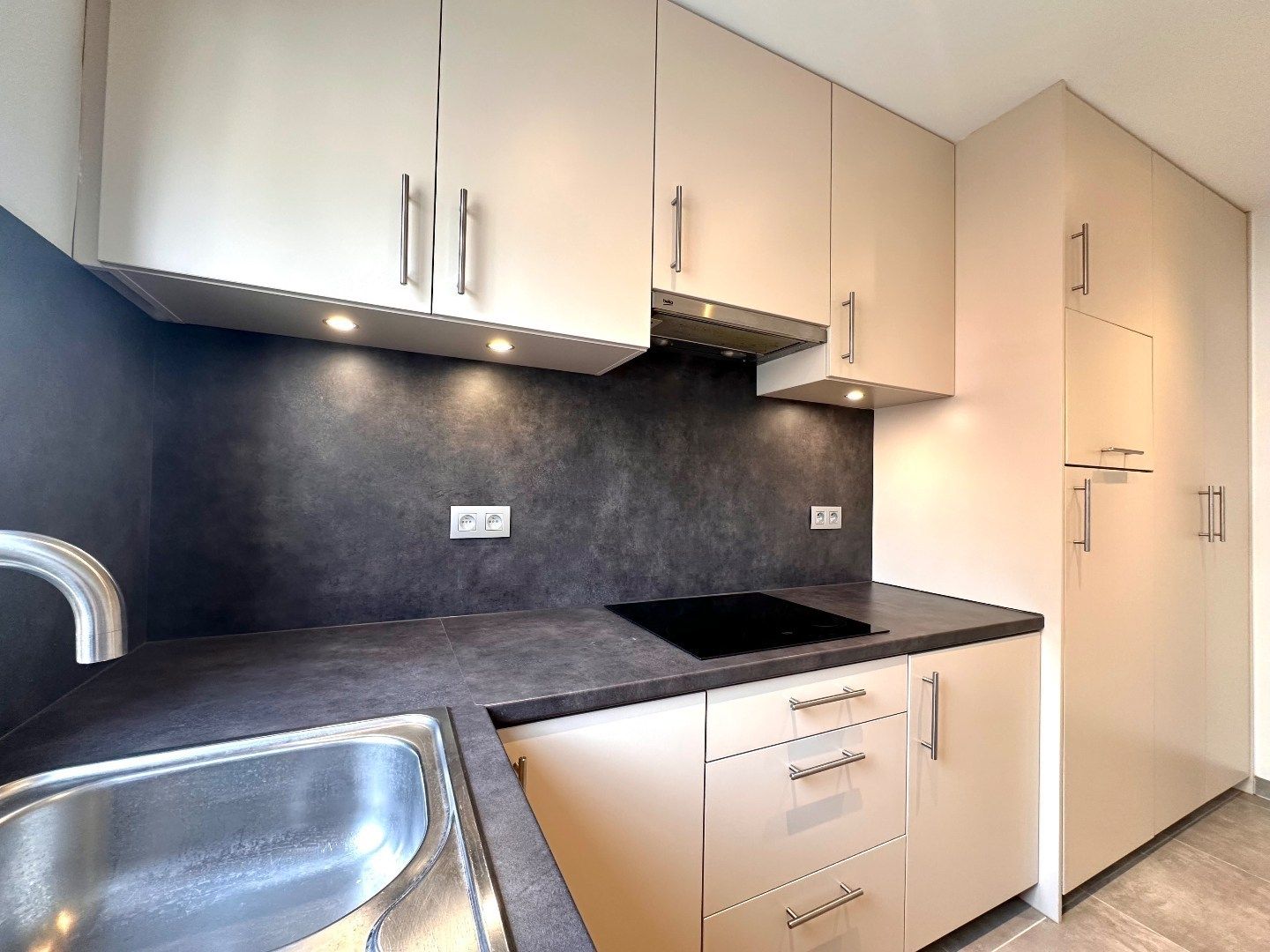 Gerenoveerd appartement gelegen op een topligging in Tongeren met 2 slaapkamers foto 6