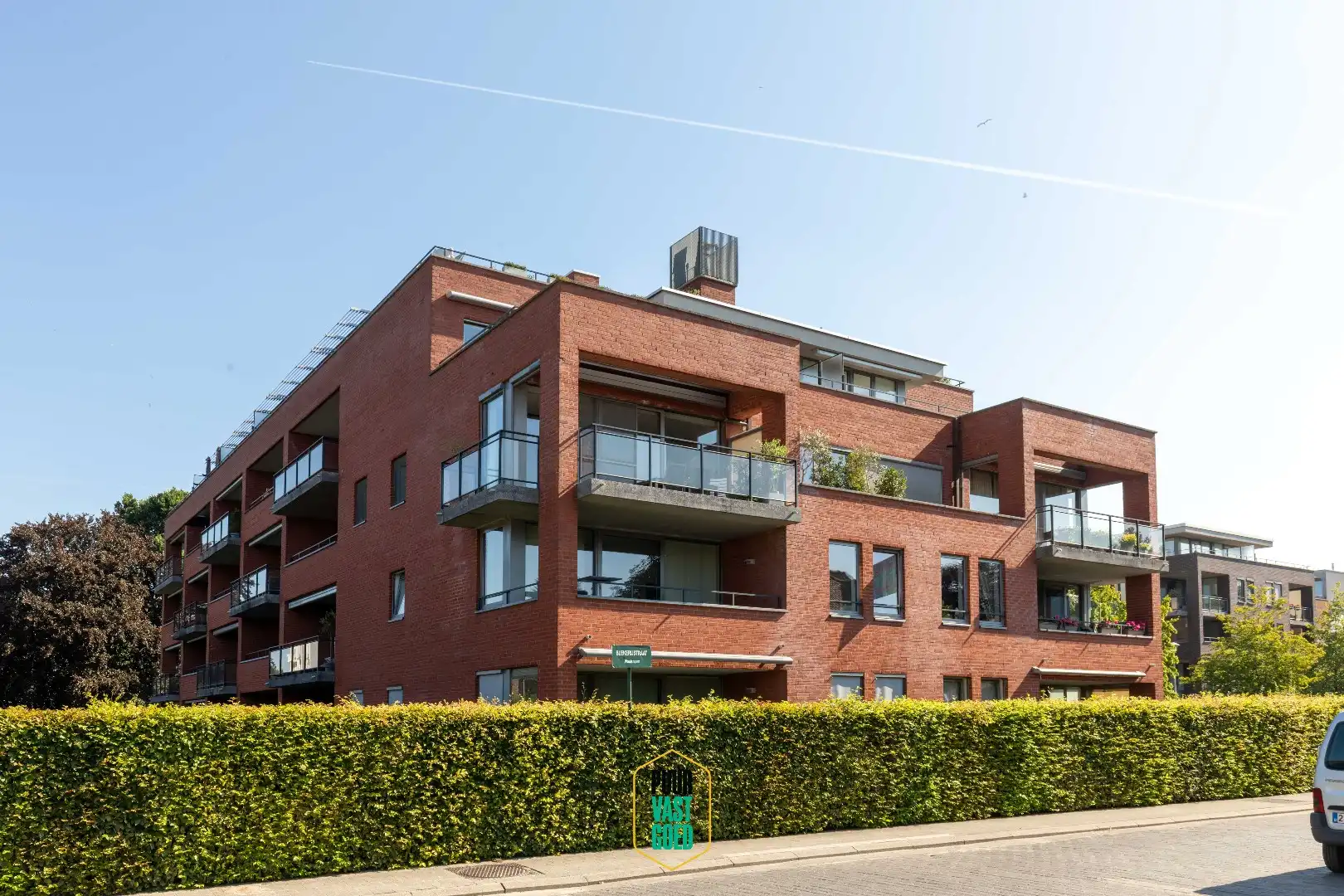 Recent, instapklaar, 2 slpk appartement in gegeerde buurt. foto 2
