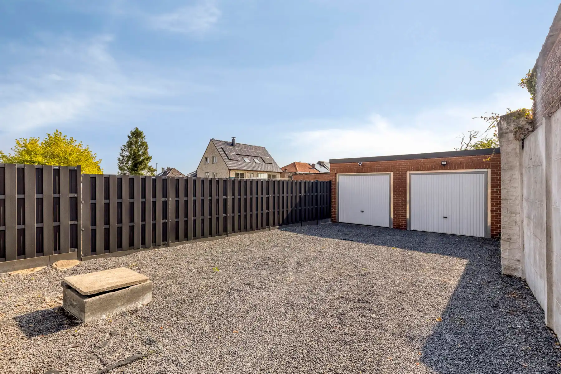 Instapklare HOB met 3 slaapkamers, tuin en 2 garages foto 22