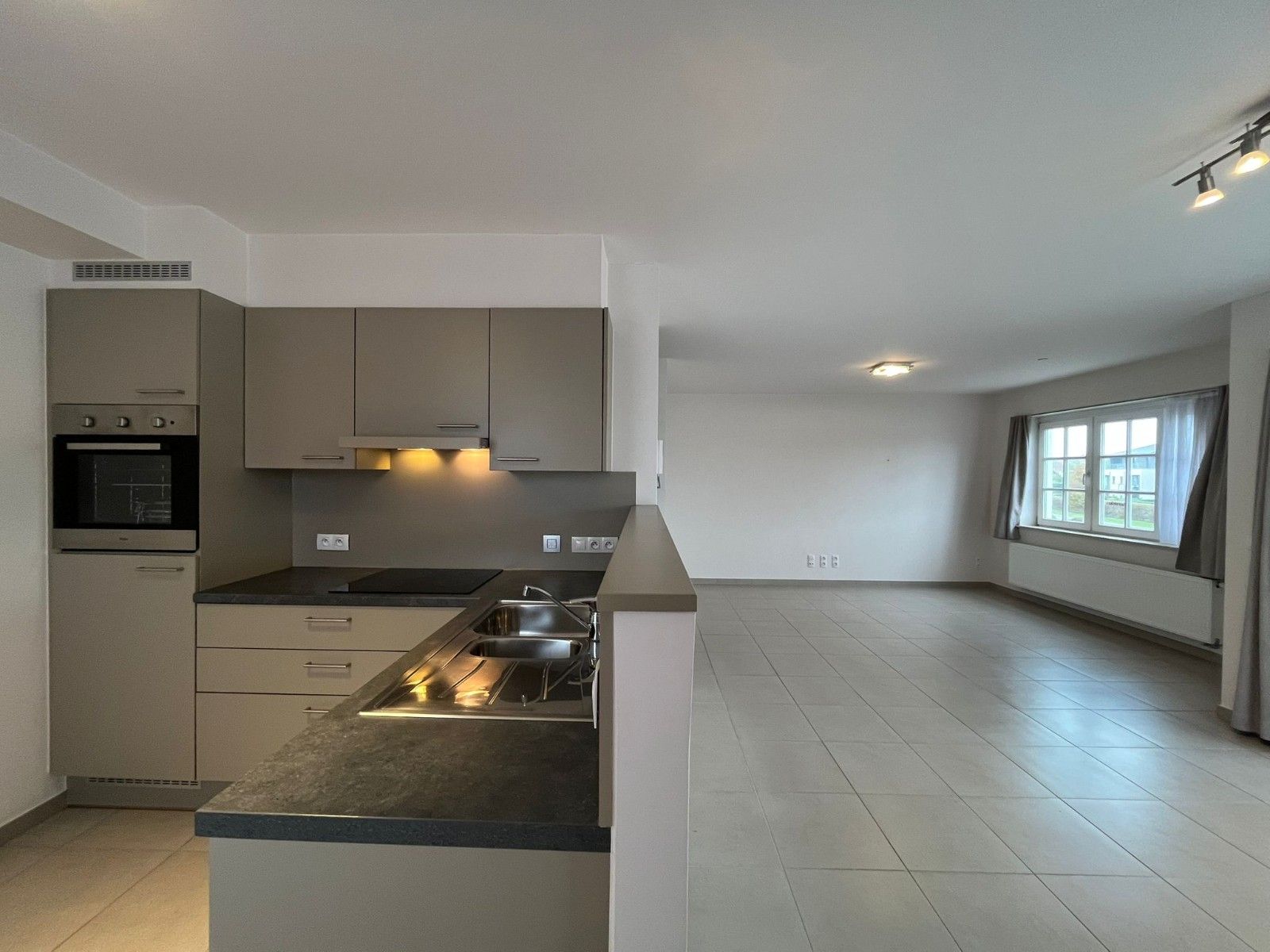Te koop - 2 slaapkamersappartment met dubbele garage foto 17