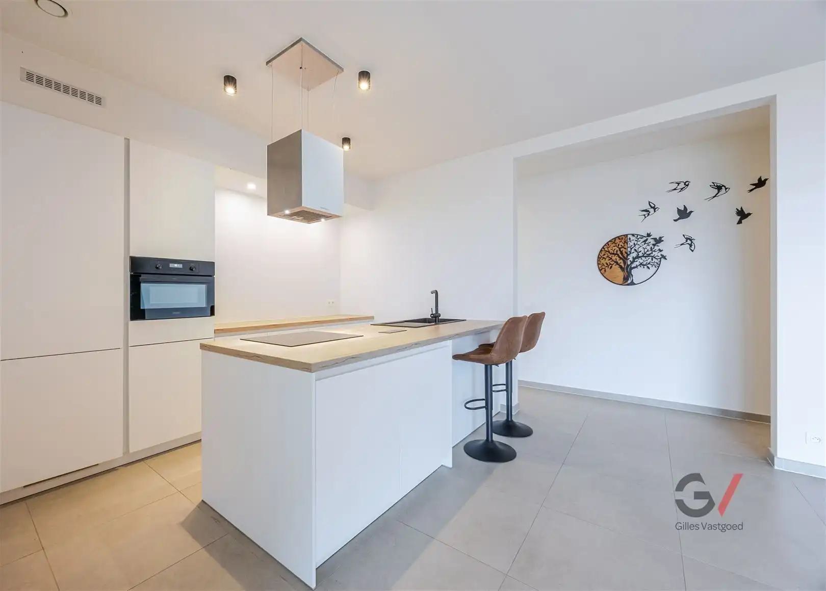 Lichtrijk en modern appartement met ruim terras foto 5