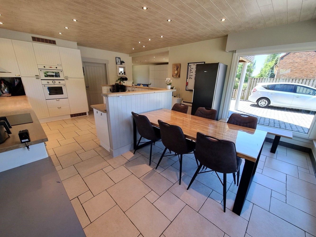 Vernieuwde woning, zeer rustig gelegen met 3 slaapkamers.  Extra kamers mogelijk dankzij de ruime zolder. foto 6