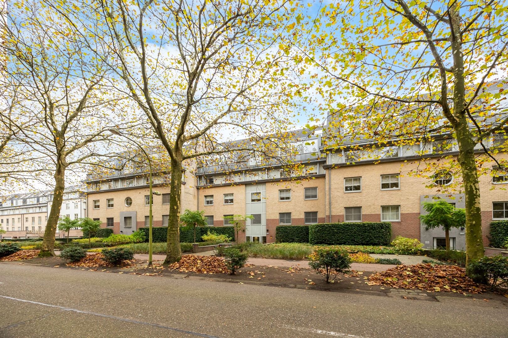 Gelijkvloers drie-slaapkamer appartement met zicht op de Golf van Brasschaat foto {{pictureIndex}}