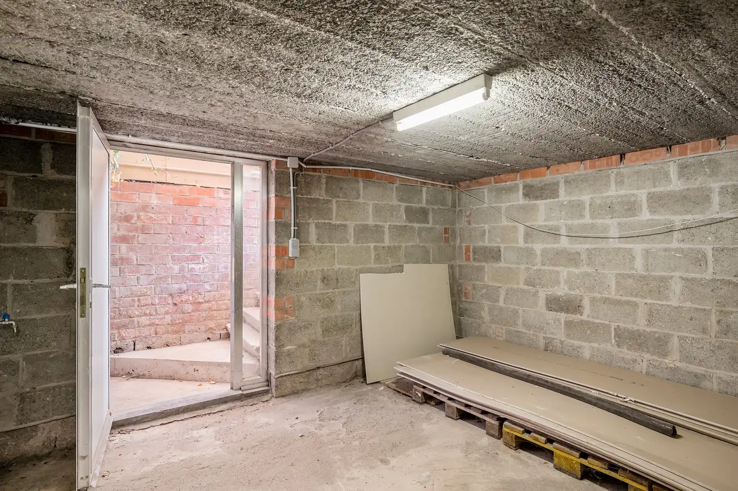 INSTAPKLARE WONING MET 3 SLAAPKAMERS + VOLLEDIG ONDERKELDERD foto 25