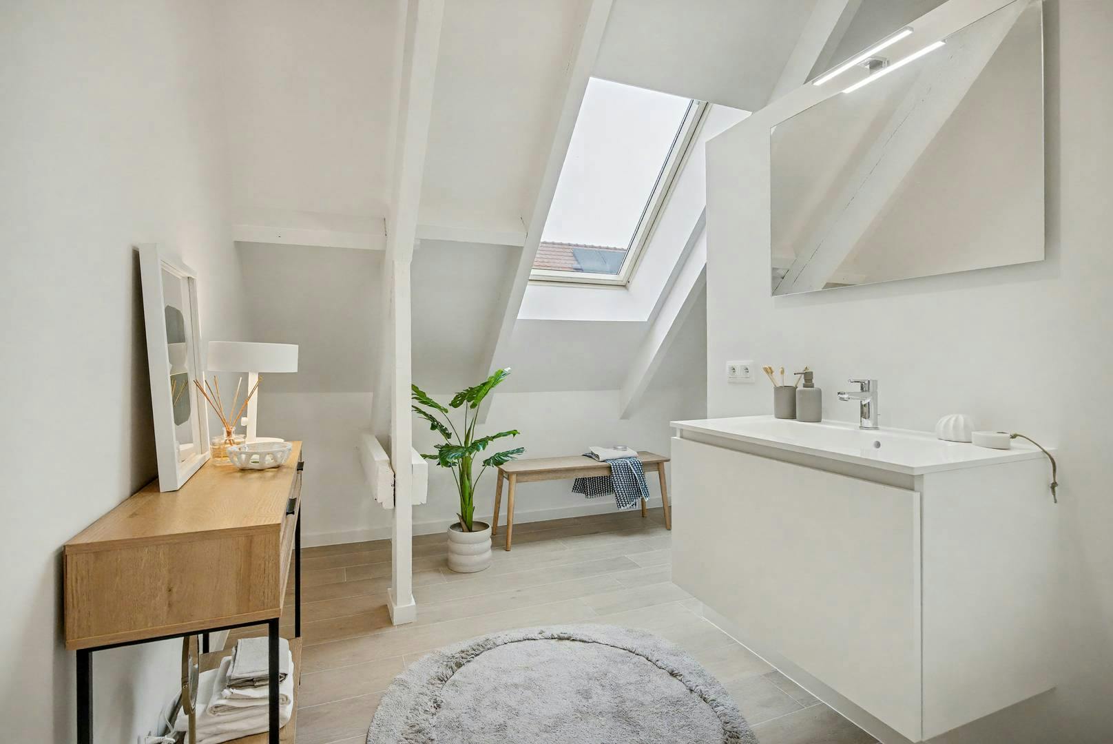 Unieke woning met 3 slaapkamers en twee badkamers foto 7