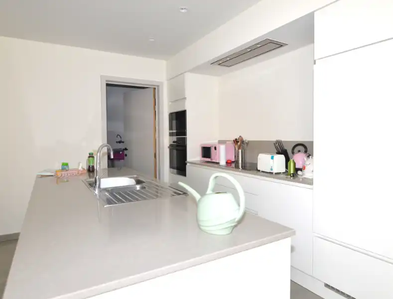 Appartement met 3 slaapkamers, terras en autostaanplaats te Boortmeerbeek. foto 5