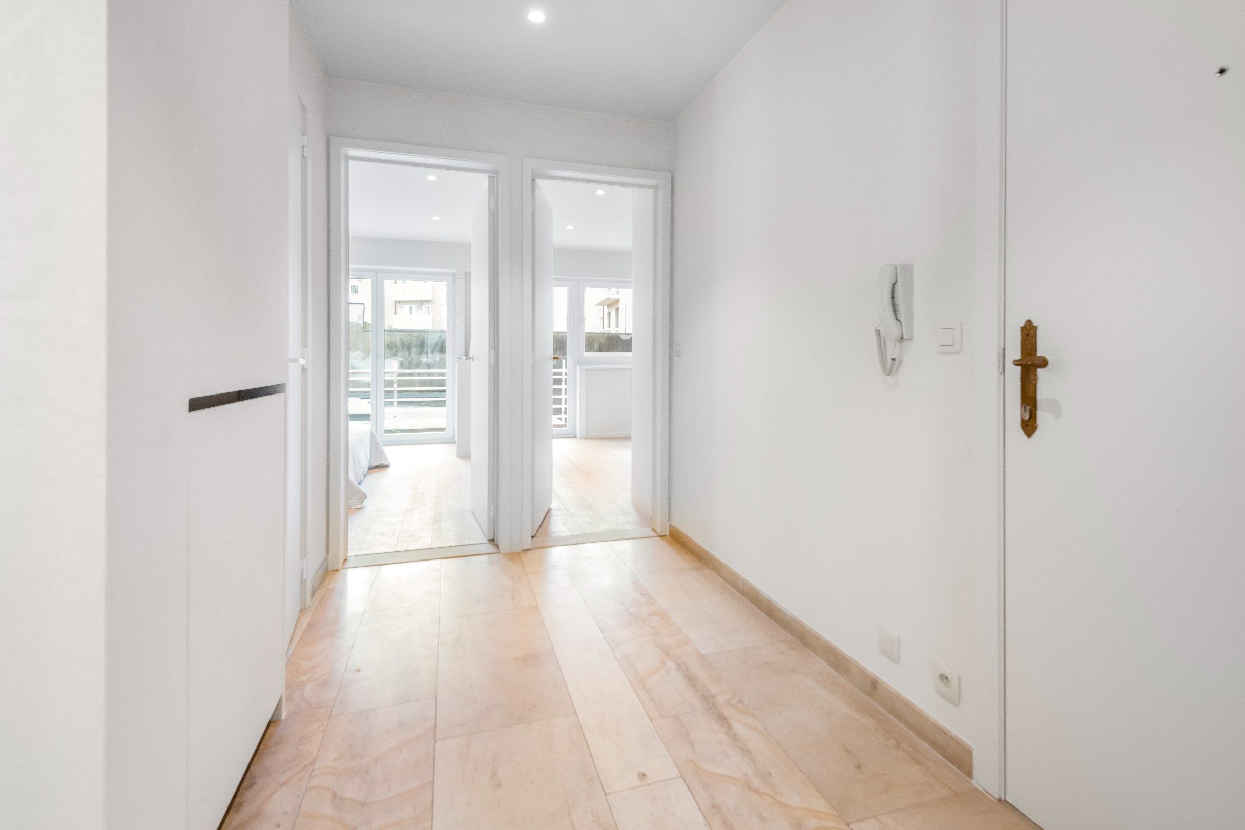 Prachtig gerenoveerd appartement rustig gelegen op de Zoutelaan vlakbij de winkels van de Dumortierlaan en de Lippenslaan. foto 10