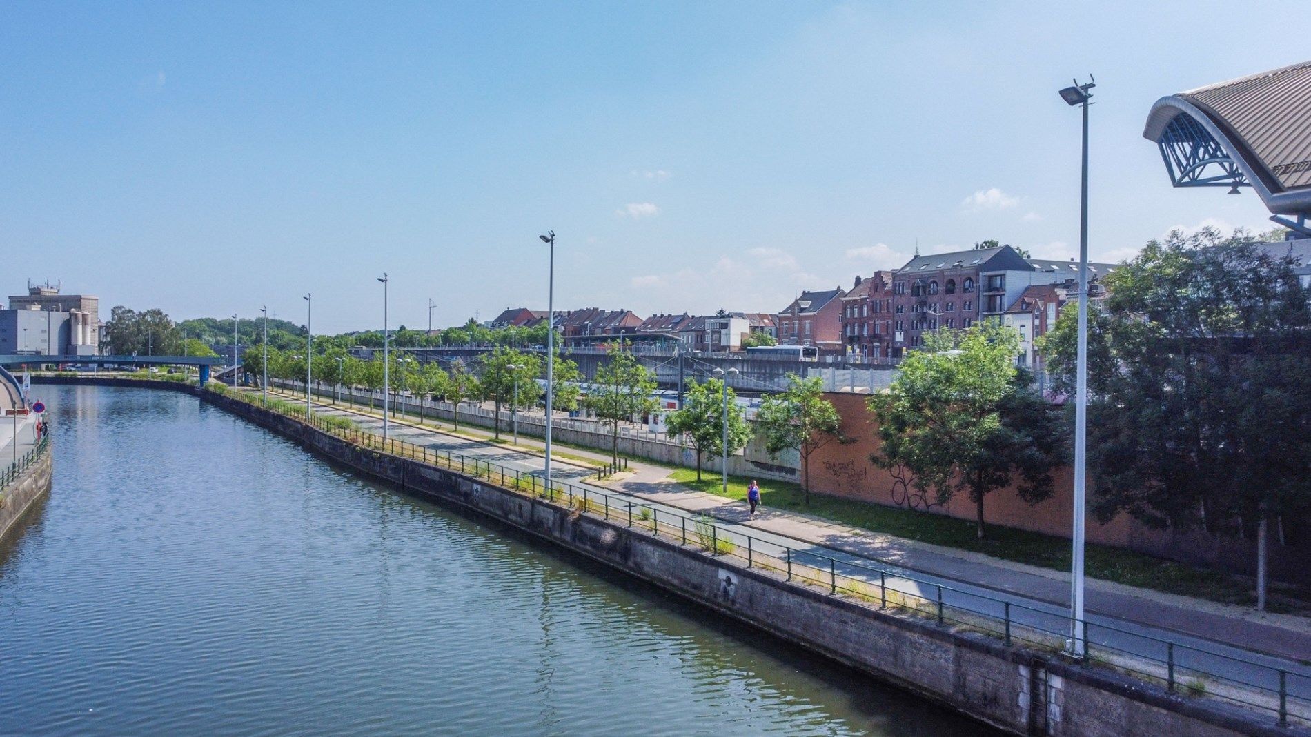 Een volledig vernieuwd en hedendaags gebouw  foto 12