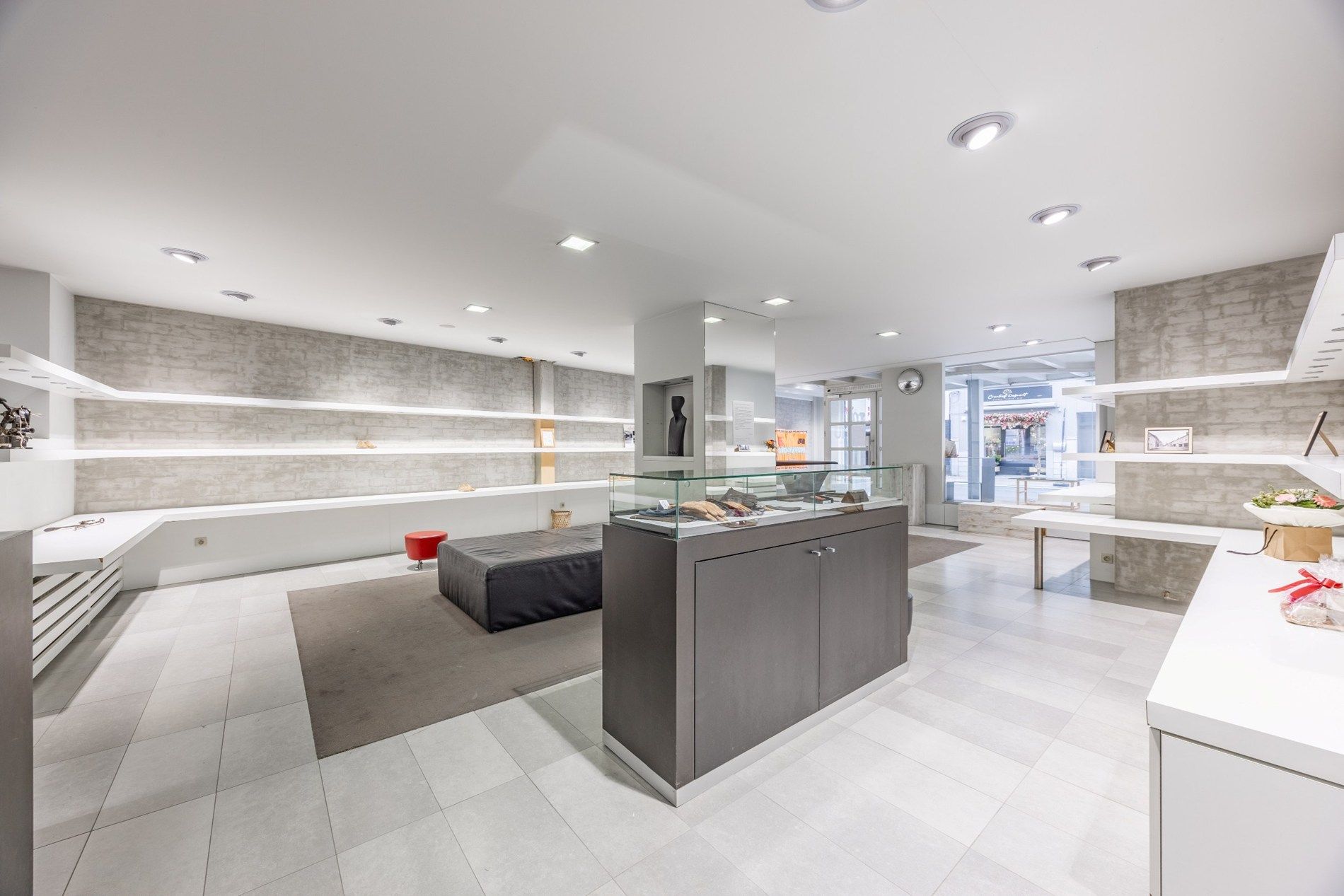 CENTRAAL GELEGEN COMMERCIEEL HANDELSPAND foto 9