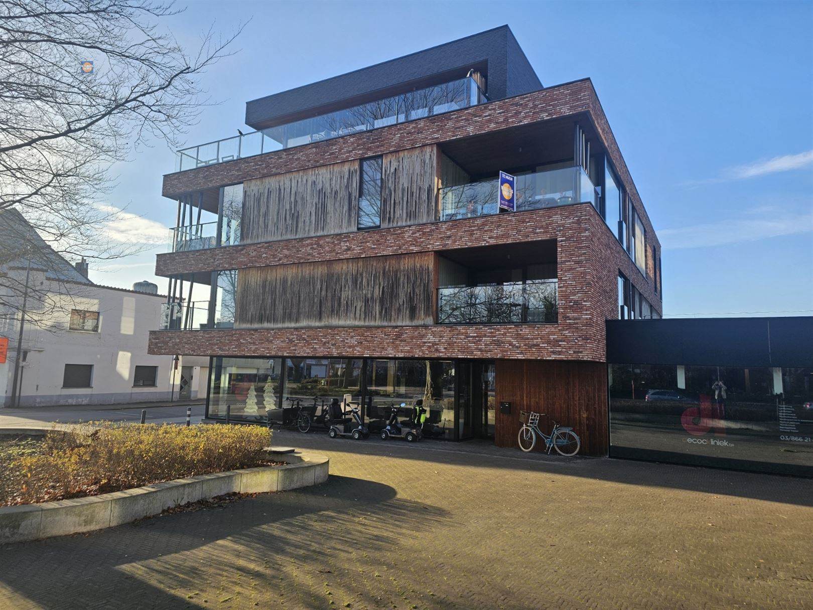 Lichtrijk appartement met terras en autostaanplaats op centrale ligging foto {{pictureIndex}}