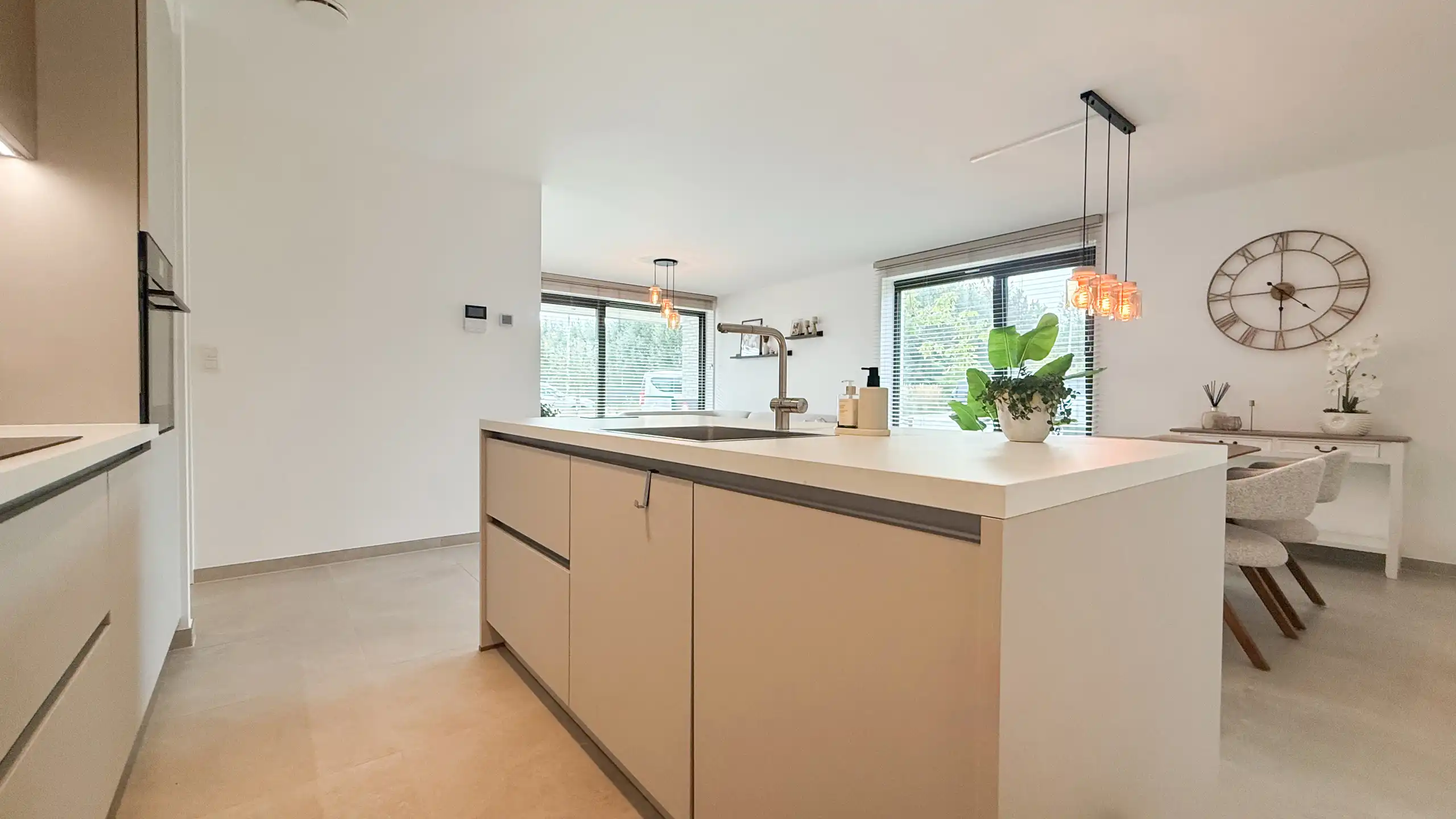 Luxueus nieuwbouwappartement met 3 slpks, parking+berging! foto 16
