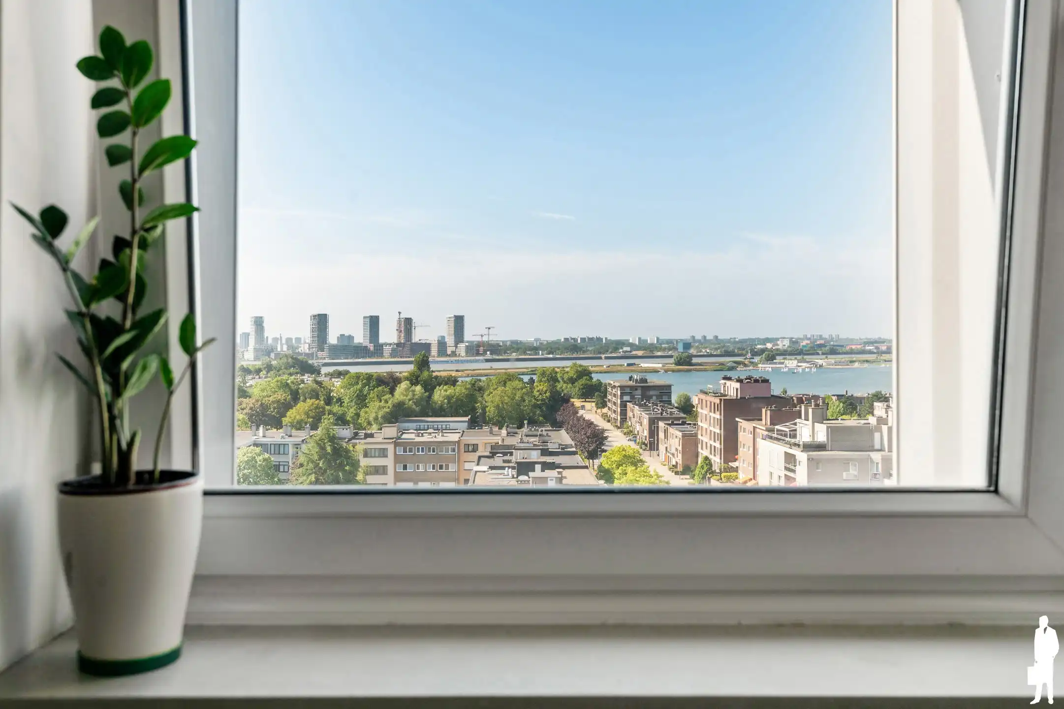 Lichtrijk 3-slaapkamerappartement met panoramisch uitzicht over Antwerpen en de Schelde foto 2
