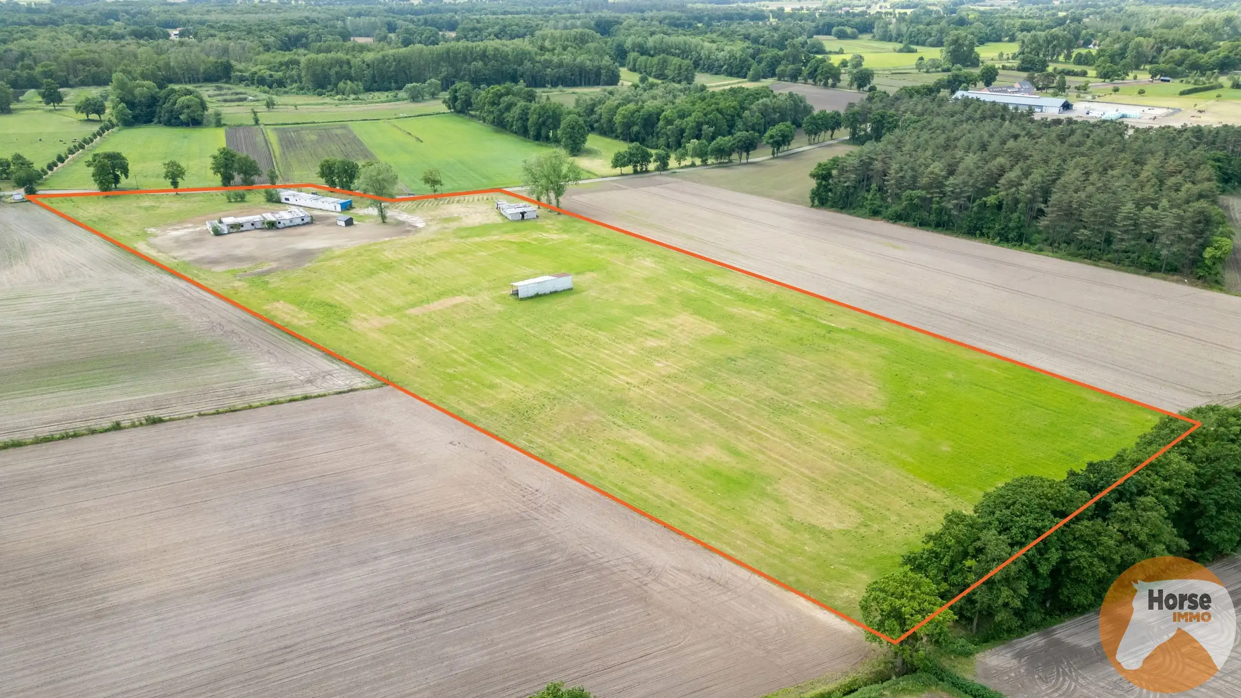 BOCHOLT - Weide met stalgebouwen op +/- 4ha35a foto {{pictureIndex}}